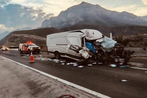 Un aparatoso choque por alcance en la autopista Monterrey-Saltillo dejó un hombre muerto, provocó cierre vial y movilizó a cuerpos de emergencia