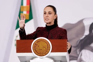 La presidenta Claudia Sheinbaum reiteró su propuesta de un sistema de salud universal y aseguró que la atención médica ha mejorado tras