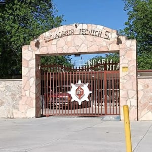 Piedras Negras, Coahuila.— La Escuela Secundaria Técnica número 5 “Pedro Ferriz Santacruz” volvió a estar en el centro de la atención tras reportarse