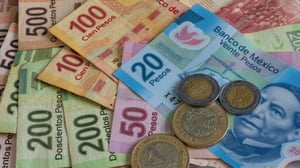 El peso mexicano se fortaleció frente al dólar al cierre del martes, impulsado por datos de inflación en Estados Unidos y menor tensión geopolítica global.