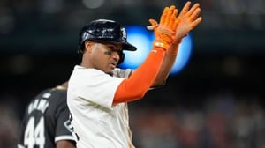    Los Dodgers refuerzan su banquillo con el versátil Andy Ibáñez. El cubano firma por un año tras su etapa en Detroit.  Los Ángeles Dodgers concretaron este