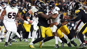 Una etapa histórica llegó a su conclusión. Mike Tomlin puso fin a su ciclo como entrenador en jefe de los Pittsburgh Steelers tras la eliminación del equipo