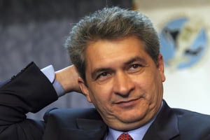 Un Tribunal Federal amparó al exgobernador Tomás Yarrington, anulando su auto de formal prisión por fallas procesales, pero él permanecerá en prisión.