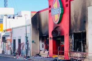 Reanudan audiencia judicial por el incendio en Waldo's de Hermosillo, donde la Fiscalía imputó a la empresa por homicidio culposo y detalló graves omisiones.