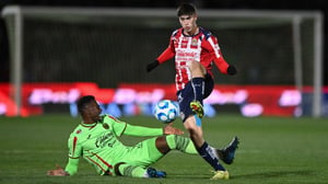    Un gol en el minuto 94 de Yael Padilla le dio a Chivas una victoria agónica sobre FC Juárez, colocándolo como líder absoluto del torneo.  En un partido