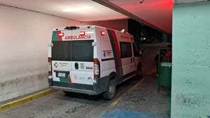 La afectada fue llevada a la Clínica 7 del IMSS.  FRONTERA, COAH. — Una empleada de una financiera resultó lesionada tras ser agredida físicamente cuando