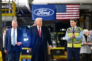 Un trabajador de Ford fue suspendido tras increpar a Donald Trump durante una visita a una planta en Michigan, episodio que se viralizó y ya genera reacciones