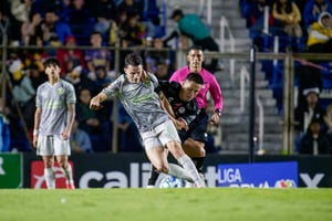    Las Águilas caen en casa con una actuación complicada por una expulsión temprana. Revive los momentos clave del partido.  América sumó su primera