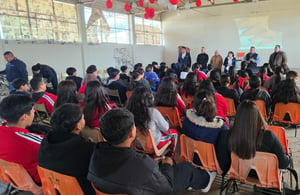 El CECyTEC San Juan de Sabinas realizó una visita informativa para presentar su oferta académica a estudiantes de secundaria, destacando carreras técnicas