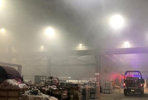 Evacúan a trabajadores tras incendio en una nave industrial  Un incendio registrado en una de las naves de la empresa Conduit, ubicada en el municipio