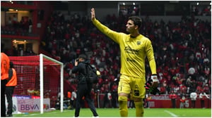    El arquero y capitán de FC Juárez, Sebastián Jurado, es vigilado por clubes de la segunda división inglesa, según información de corresponsales.  Sebastián