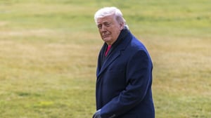 El presidente Donald Trump adquirió bonos corporativos de Netflix y Warner Bros. Discovery por millones de dólares, días después del anuncio de su fusión