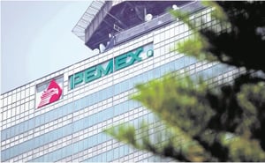 Petróleos Mexicanos confirmó que regresará al mercado de deuda en febrero de 2026 con una emisión destinada a cubrir pasivos financieros próximos a vencer.