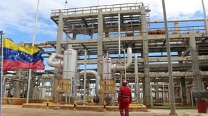 Venezuela anunció la firma de su primer contrato de exportación de gas licuado de petróleo, un hito que marca un giro tras años de escasez.  Venezuela firmó