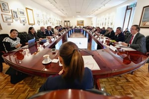 La presidenta Claudia Sheinbaum se reunió este 17 de enero con economistas en Palacio Nacional para dialogar sobre el crecimiento económico y la prosperidad