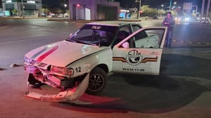 Elementos de Control de Accidentes se encargaron del peritaje.  Un accidente vial registrado la noche de ayer en uno de los cruceros más transitados