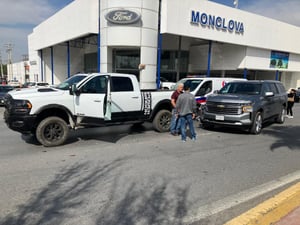 El hecho movilizó a socorristas del GRUM.  Un choque por alcance entre dos camionetas de reciente modelo se registró al mediodía de este miércoles sobre