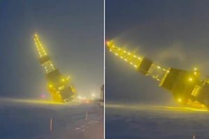 Una plataforma petrolera se volcó mientras transitaba por una carretera de hielo en Alaska; autoridades y empresa confirmaron control del incendio y ausencia