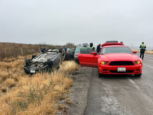Cuatro personas resultaron lesionadas.  Sabinas, Coahuila.– Un aparatoso accidente vial se registró la mañana de este sábado en la carretera