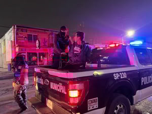        Una tremenda riña se registró la madrugada de este día en las afueras de la cabina El Posi y de la Central de Autobuses, sobre la calle Carranza,