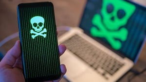 Una nueva amenaza de malware apunta a dispositivos Android mediante juegos y aplicaciones modificadas, usando aprendizaje automático para fraudes, ataques