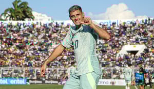     La Selección Mexicana cerró con un triunfo su gira de preparación. El equipo de Javier Aguirre superó por la mínima a una complicada Bolivia.  Un solitario