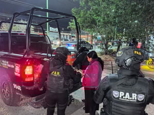   Como parte de las acciones de proximidad social y apoyo a la población vulnerable ante las bajas temperaturas, la tarde-noche de hoy elementos del Grupo