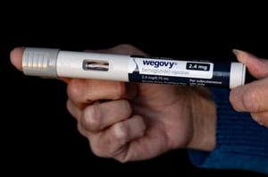 La Administración de Alimentos y Medicamentos de Estados Unidos (FDA, por sus siglas en inglés) pidió este martes a los fabricantes de medicamentos