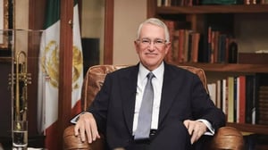 La presidenta Claudia Sheinbaum informó que los adeudos fiscales de empresas de Ricardo Salinas Pliego podrían quedar resueltos esta semana, tras acercamientos