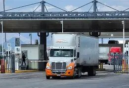 Pese al crecimiento anual registrado en 2025, el cruce comercial por la frontera Piedras Negras–Eagle Pass enfrenta una desaceleración reciente. Durante
