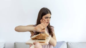 Desayunar tarde se ha vuelto una práctica frecuente en la vida moderna, y esto puede alterar los ritmos circadianos y el equilibrio hormonal necesario