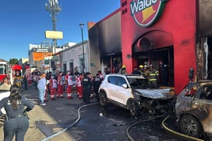 La Fiscalía de Sonora vinculó a proceso a seis personas y al representante de Waldo's tras el incendio que dejó 24 fallecidos y 15 heridos.  Tras