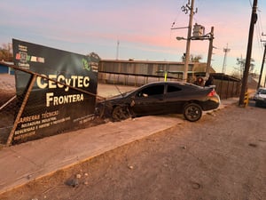 Elementos de Control de Accidentes tomaron conocimiento.  Un choque registrado a primeras horas del día movilizó a corporaciones de seguridad y cuerpos