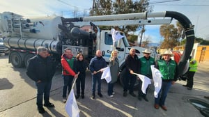 El Gobierno de Coahuila entregó un camión Vactor a Múzquiz para reforzar el sistema de drenaje y mejorar los servicios públicos en la zona minera.  El Gobierno