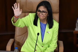 Delcy Rodríguez informó que Estados Unidos comenzó a desbloquear fondos venezolanos congelados por sanciones, que permitirán invertir en equipos hospitalarios