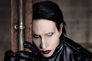 Un juez de California reactivó la demanda por agresión sexual contra Marilyn Manson, presentada en 2021, tras cambios legales que permiten reabrir casos