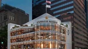 Starbucks reportó un nuevo avance en ventas comparables globales, fortaleciendo su proceso de recuperación y generando una reacción positiva en los mercados