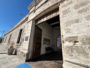 Algunos talleres manejan costo mensual y otros semestral, manteniendo una propuesta accesible para distintos sectores de la población.  La Dirección de Arte