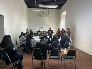 Estas acciones contemplan la realización de pláticas en planteles donde se involucra personal municipal, estatal, docentes, alumnado y, en ciertos casos,