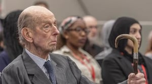 El príncipe Eduardo visitó el Museo Imperial de la Guerra para reflexionar sobre las vidas de quienes sobrevivieron al Holocausto y la memoria de las víctimas