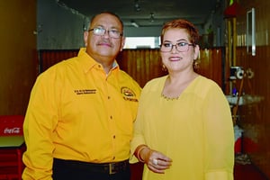 Hamburguesas El Portón: Calidad que une generaciones.  El pasado 4 de octubre, Mario Ballesteros y su esposa Verónica Sánchez celebraron 22 años al frente