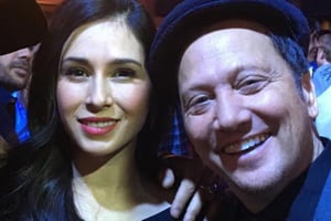 Tras más de una década juntos y dos hijas en común, Rob Schneider y Patricia Azarcoya iniciaron formalmente su proceso de divorcio en Estados Unidos.