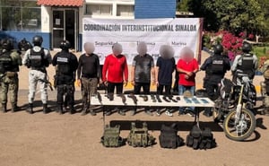 Cinco civiles armados que circulaban en motocicletas fueron detenidos tras una persecución policial en el sector Barrancos, al sur-poniente de Culiacán,