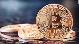 El bitcoin cayó por debajo de los US$86.000 en un entorno de aversión al riesgo que también presionó a otras criptomonedas y a las acciones tecnológicas.