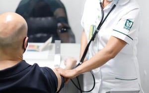 El IMSS, junto con la Sección XII del Sindicato, impulsa la llegada de médicos especialistas a Sabinas para reducir el déficit de personal médico y mejorar