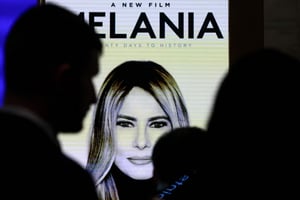 Melania Trump estrenó en Washington un documental financiado por Amazon que retrata los días previos a la investidura presidencial de 2025 y su papel como