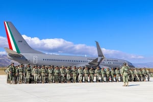 La Defensa desplegó mil 600 efectivos vía aérea a Culiacán y Mazatlán para reforzar la seguridad, apoyar operativos conjuntos e inhibir actividades ilícitas