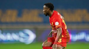    El delantero mexicano Julián Quiñones brilla en Arabia Saudita, situándose como uno de los máximos anotadores de la liga.  Julián Quiñones,