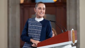 Claudia Sheinbaum aseguró que Pemex envía menos del uno por ciento de petróleo a Cuba, defendiendo el suministro como ayuda humanitaria y llamando al diálogo.