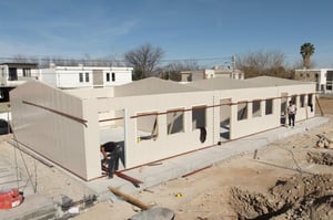 El alcalde Carlos Villarreal, junto al gobernador Manolo Jiménez, supervisó la construcción de la Escuela Suzanne Lou Pape, proyecto educativo seguro